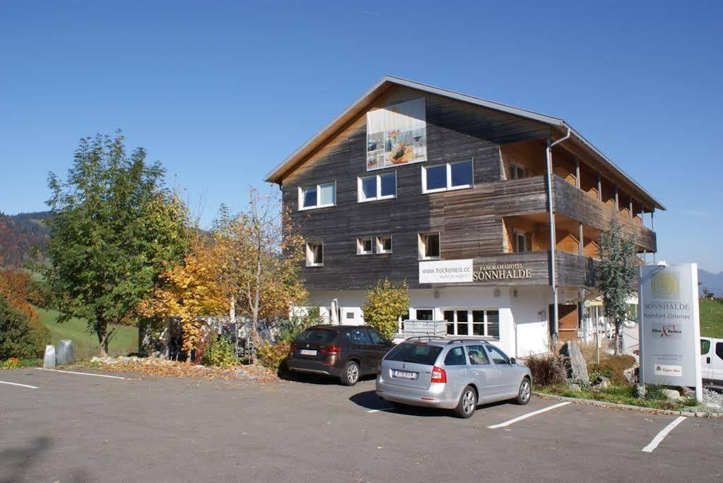 Panoramahotel Sonnhalde Schwarzenberg im Bregenzerwald Exterior foto